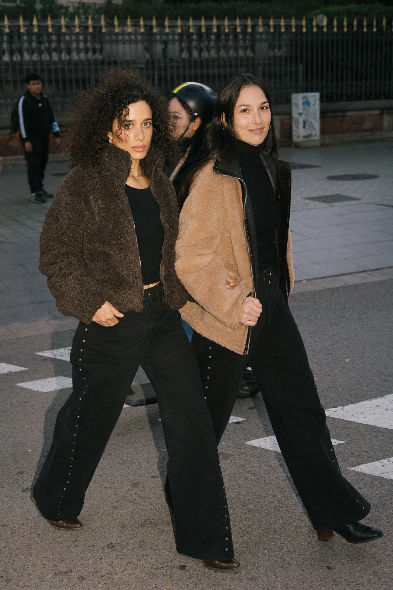 BAGGY TACHAS PLATEADAS - BLACK - Image 8