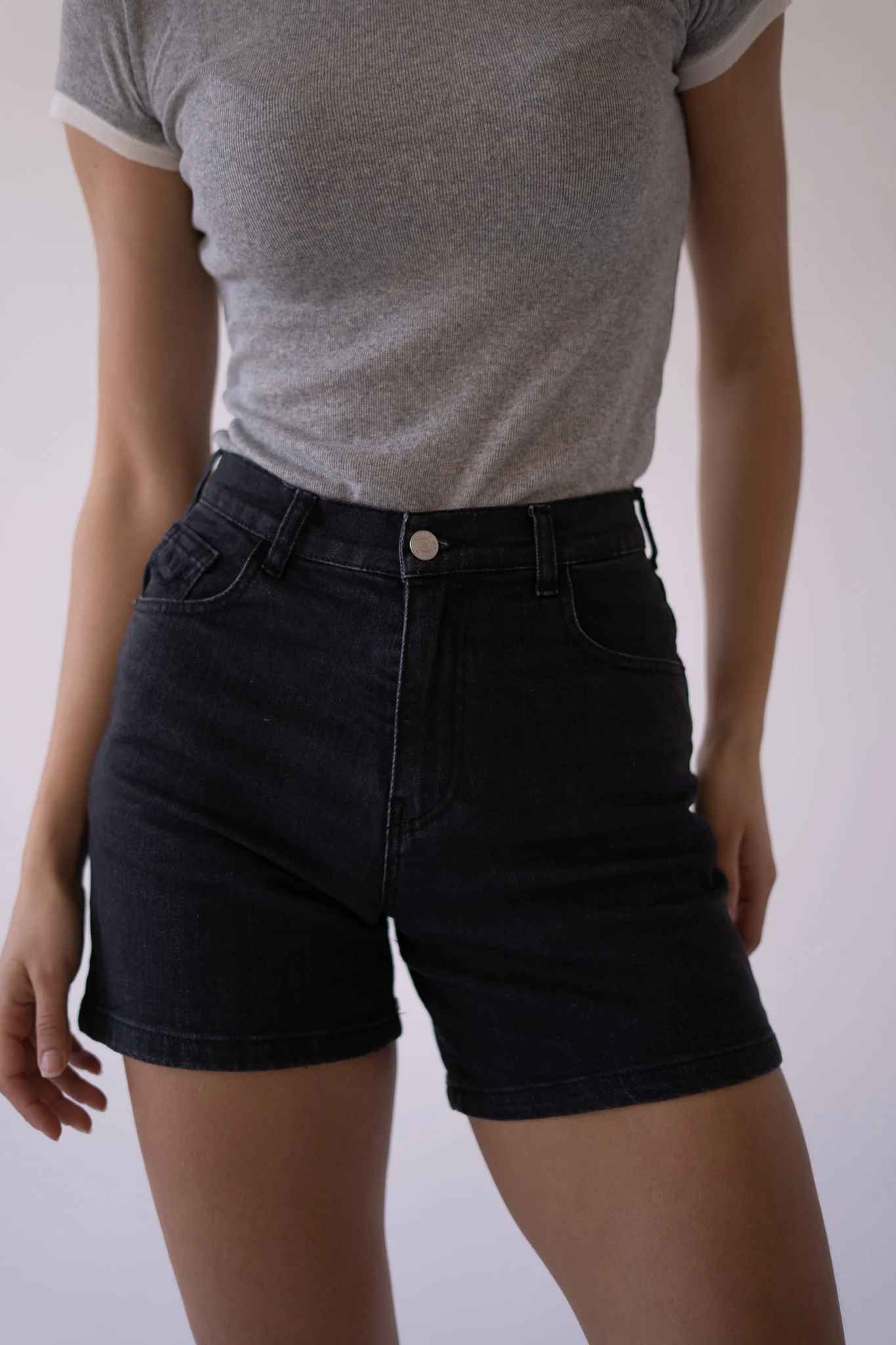 RELAXED SHORTS - GREY - Image 6